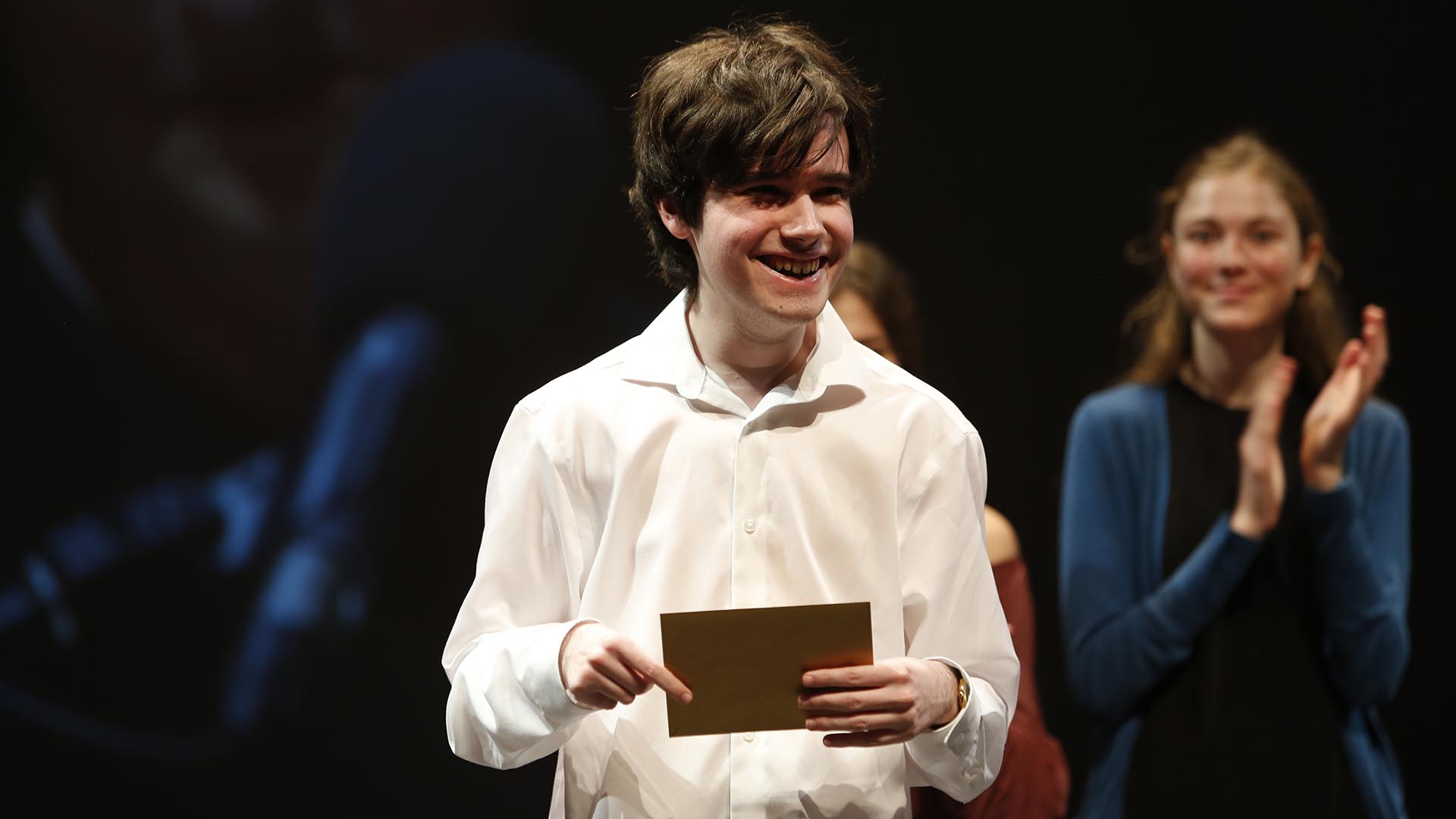 A huge cheer rises as Maxime Vallée-Girard is named the 2017 National Champion for the French Stream. Maxime attends Collège Durocher Saint-Lambert in St-Lambert, QC. He wins $5,000 and $1,000 for his school’s library.